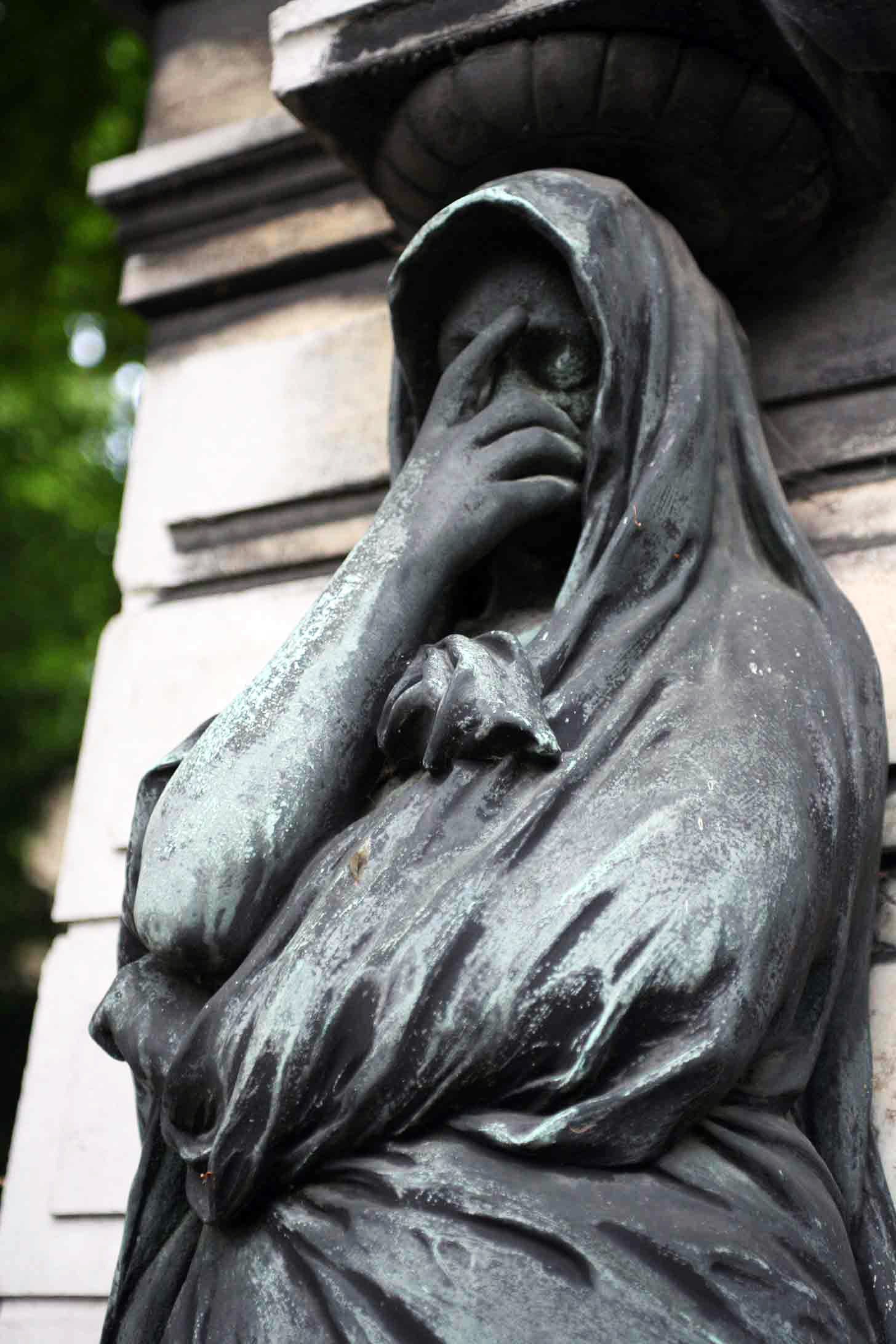 Statue de femme 1 - Christophe Martel   Statue de femme 1 - Christophe Martel