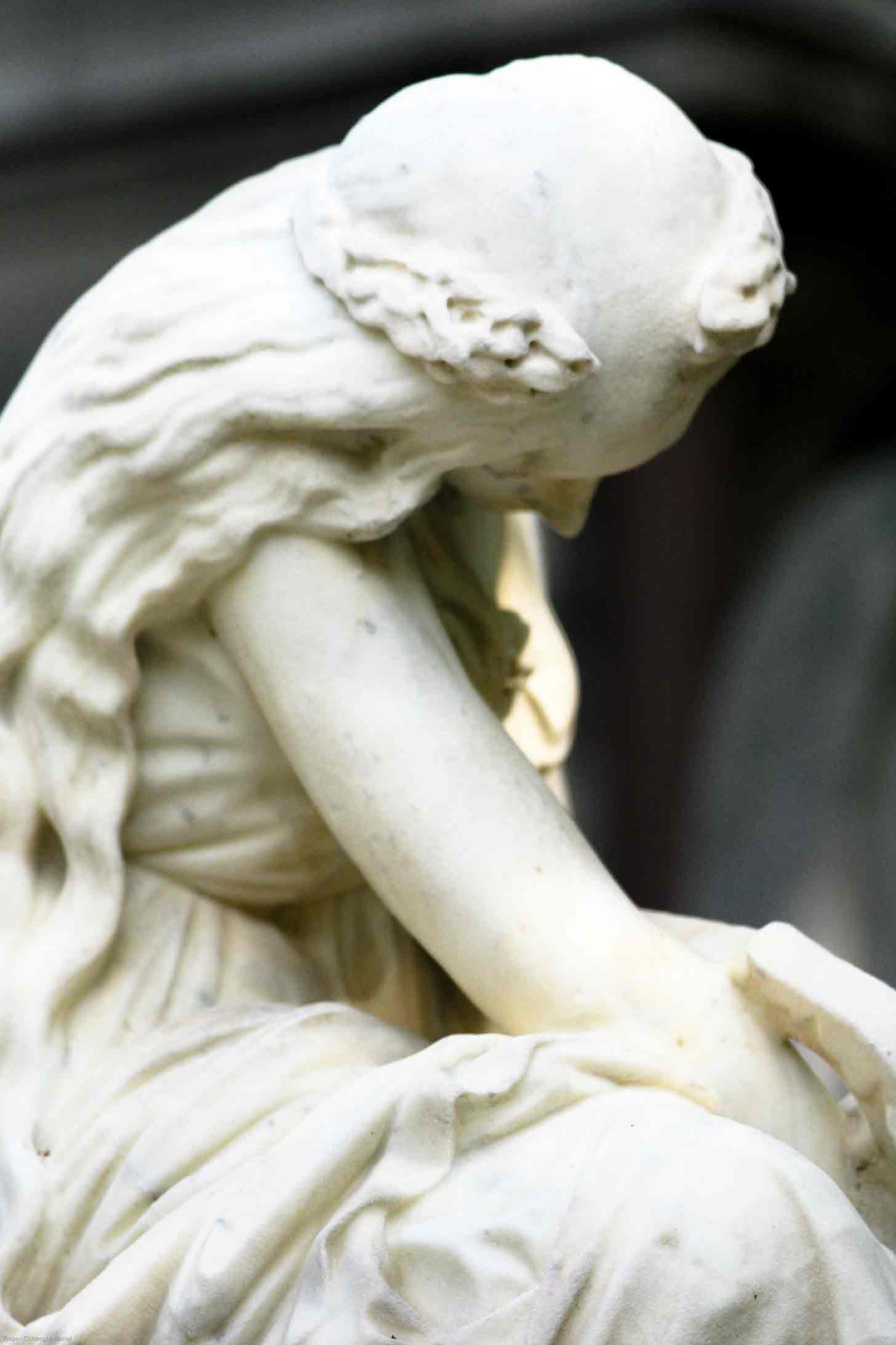 Statue de femme 3 - Christophe Martel   Statue de femme 3 - Christophe Martel
